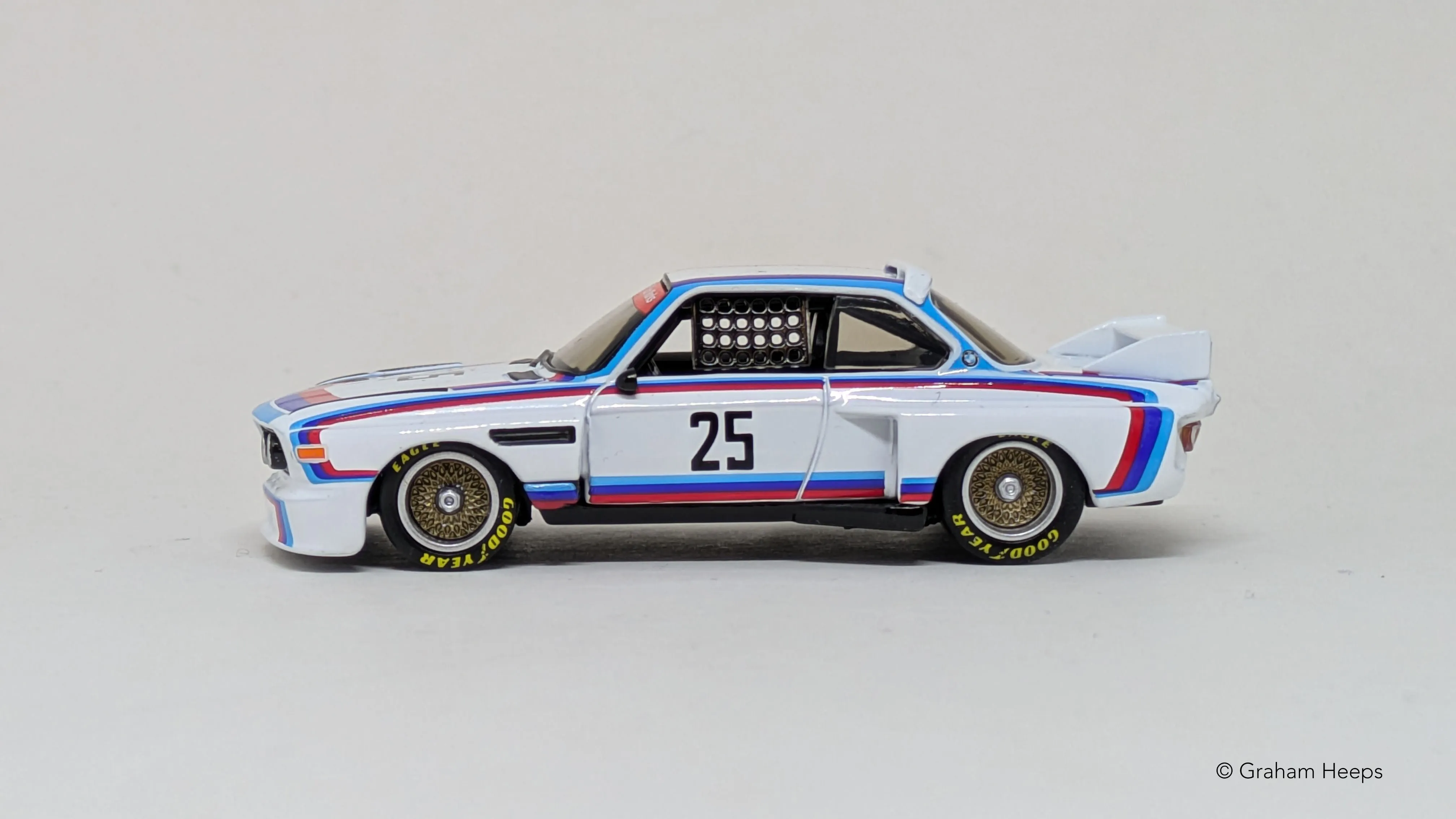 Miniatura Hot Wheels Elite 64 BMW 3.0 CSL fotografada por Graham Heeps